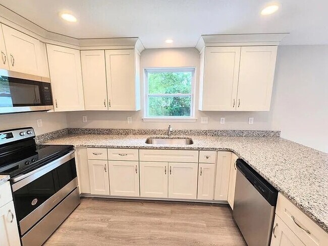 Building Photo - RENOVATED 4 BEDROOM/3 BATH IN NORFOLK! READY FOR RENT!!