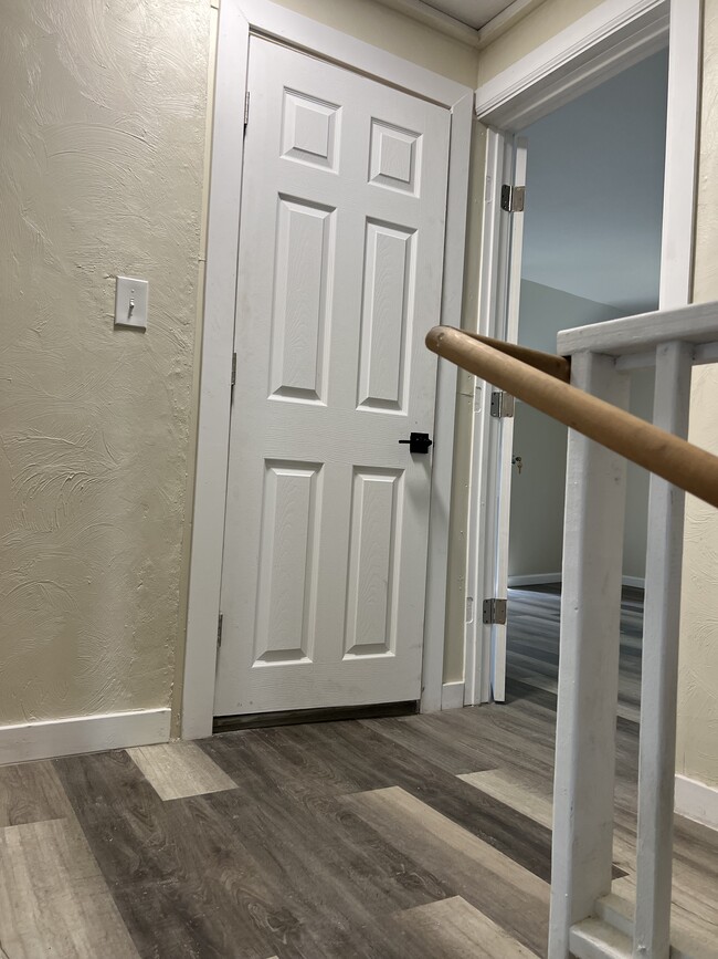 Building Photo - 136 Bowles St