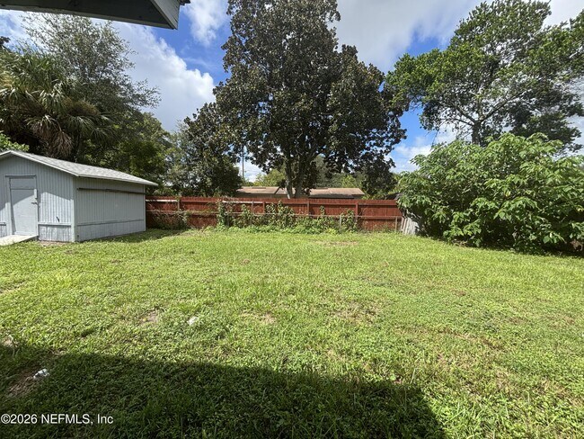 Building Photo - 2842 Tulip Cir E