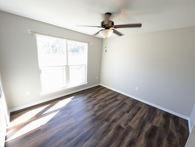 Building Photo - 8430 Island Dr