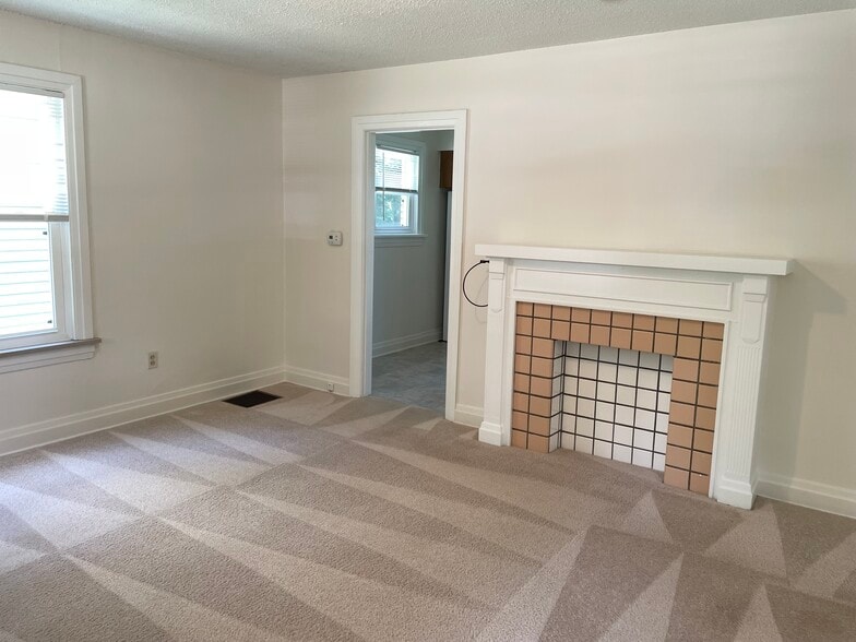 Building Photo - 615 Shenley Dr