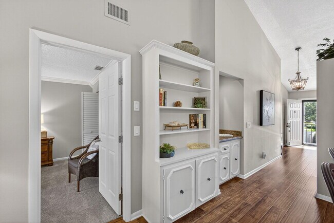 Building Photo - 202 Pinecrest Cir