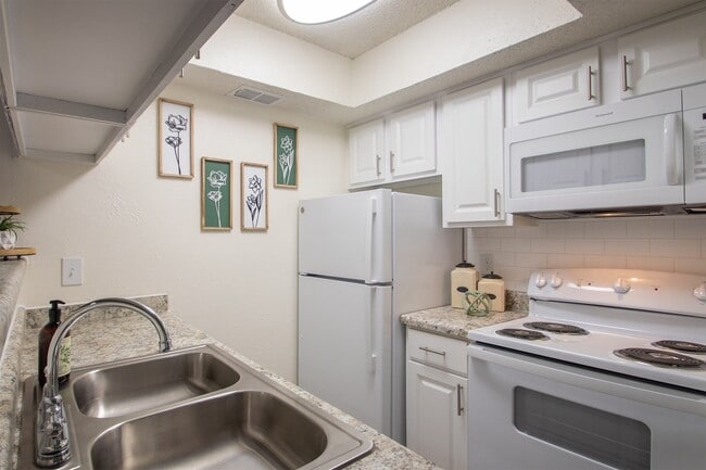 Building Photo - Canyon Creek