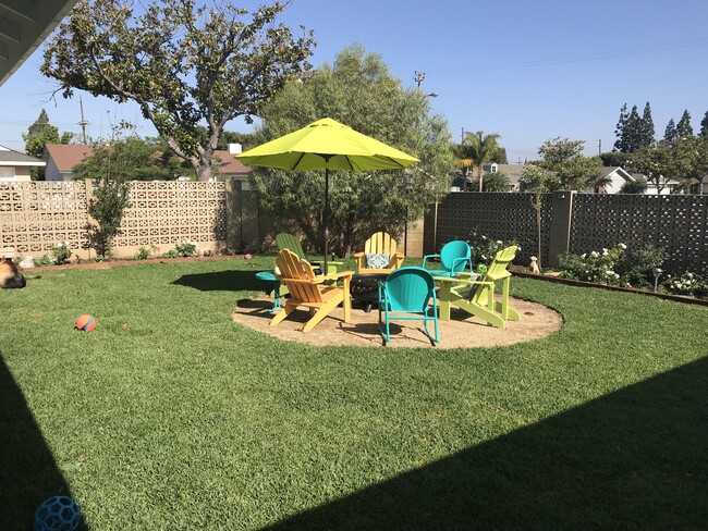 Building Photo - 3102 E Vanowen Ave