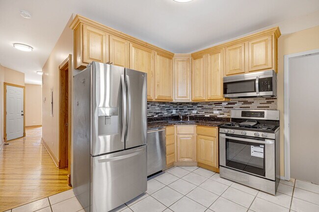 Building Photo - 931 Brummel St