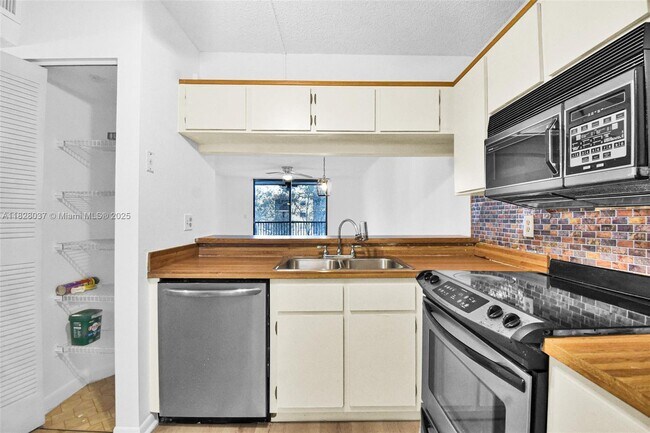 Building Photo - 10501 W Broward Blvd
