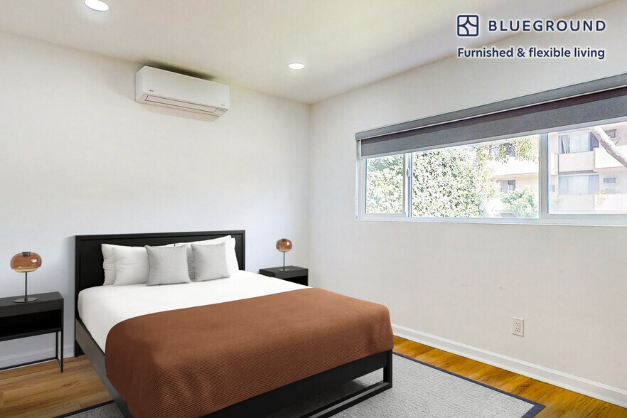 Building Photo - 7949 Romaine St