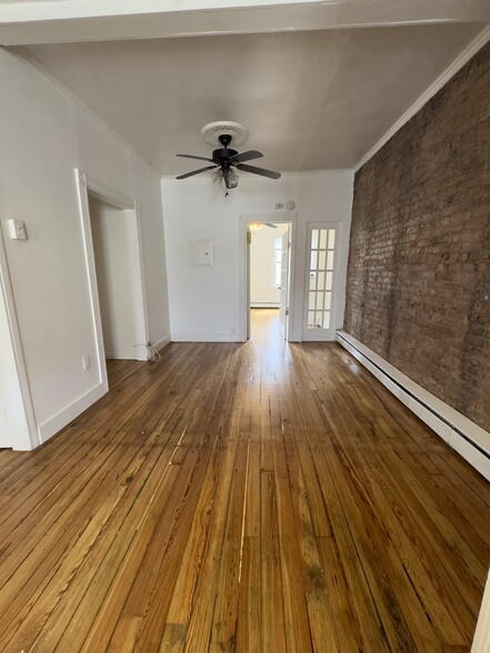 Building Photo - 354 7th St