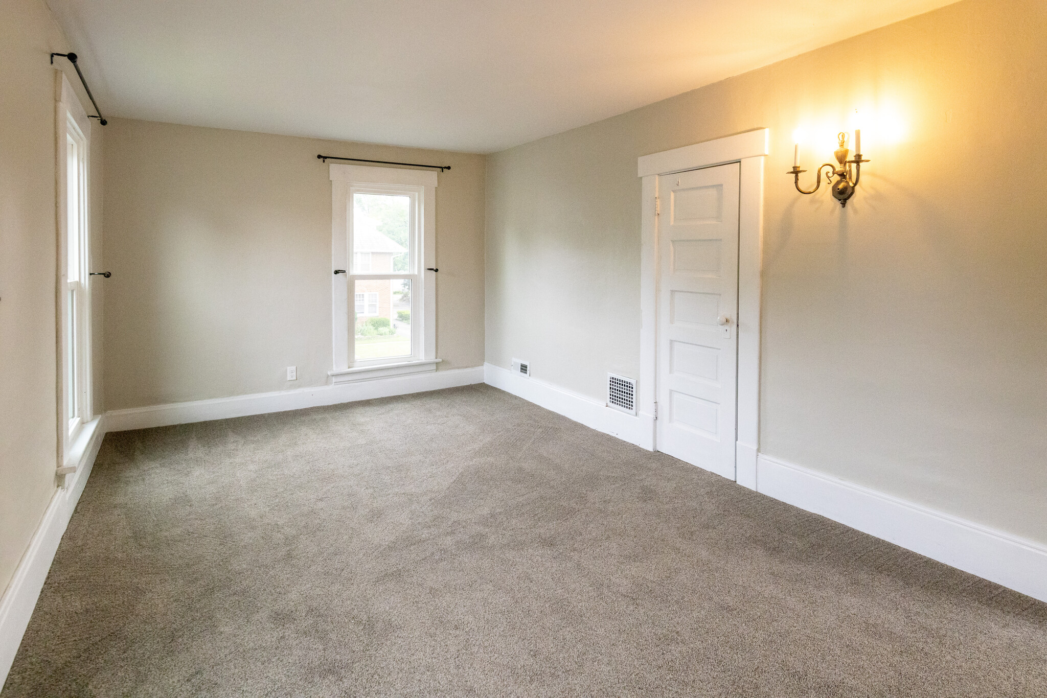 Bedroom 2 (upstairs) - 326 E Maynard Ave
