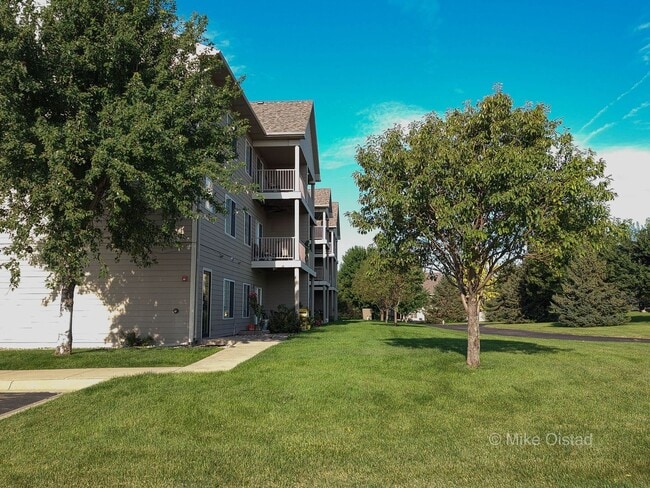 Building Photo - Diamond Valley Apartments