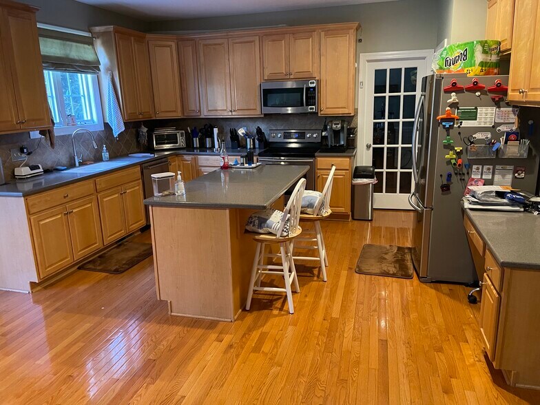 Kitchen area - 10851 Bedfordtown Dr