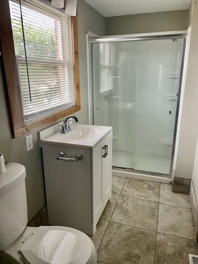 Building Photo - Welcome to this adorable 3-bed, 2-bath brick ranch, nestled in the heart of Gastonia, NC