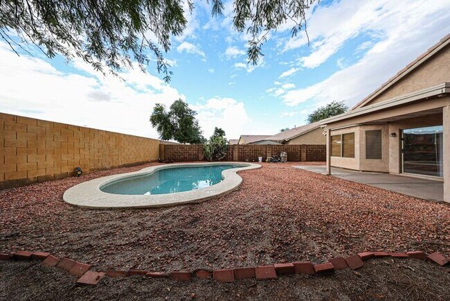 Building Photo - MOVE IN SPECIALS!! Lovely 4-bedroom, 2-bat...