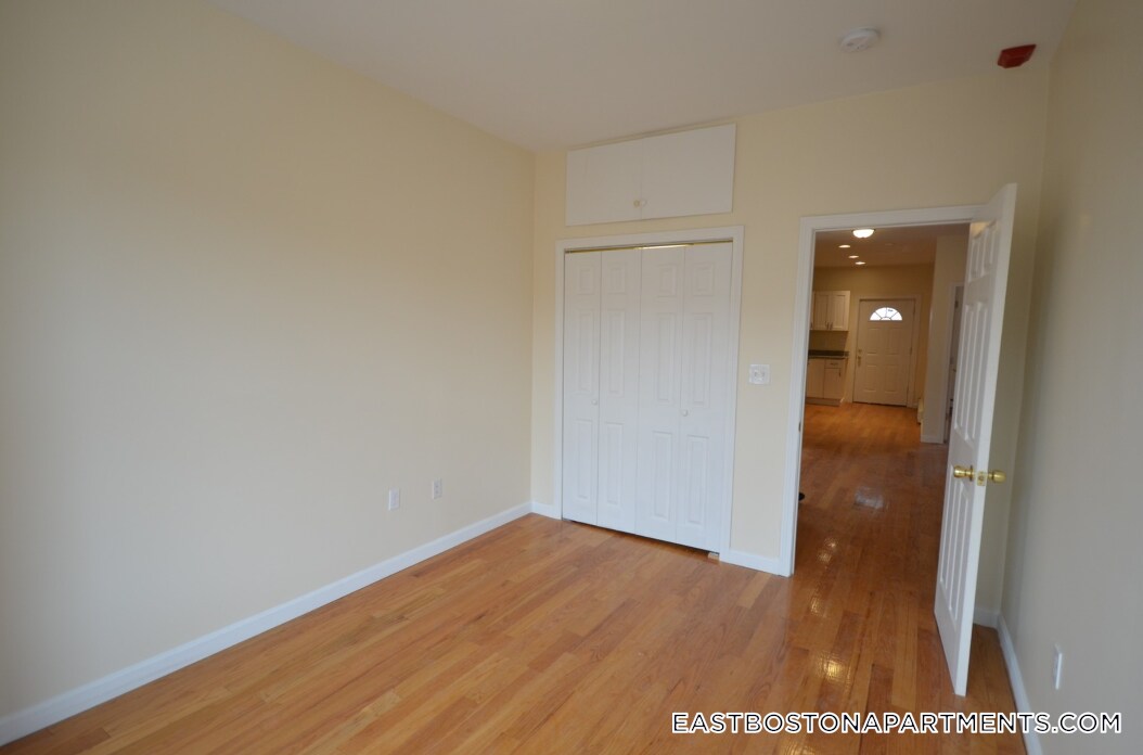 Building Photo - 16 Chelsea St