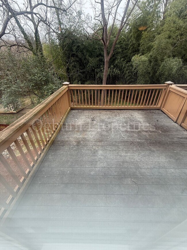 Building Photo - 120 Crafton St