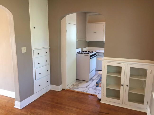 Building Photo - 1 bed 1 bath - Near Plaza District!