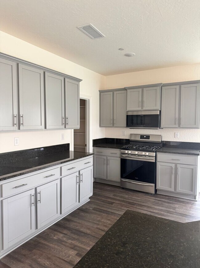 Building Photo - Single Family Home