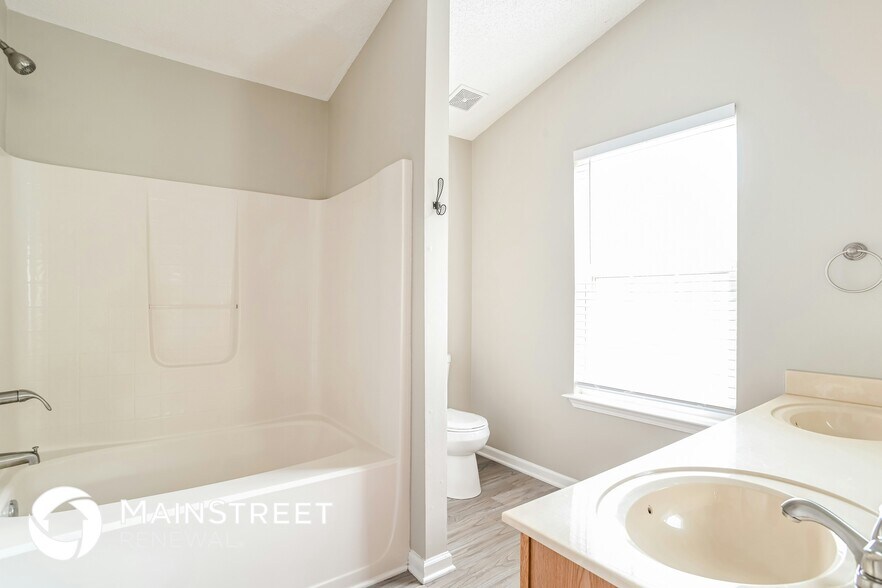 Building Photo - 4105 Edgeview Dr