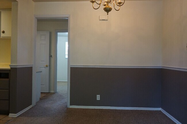 Building Photo - Cozy South Salt Lake 2 Bedroom 1 Bath