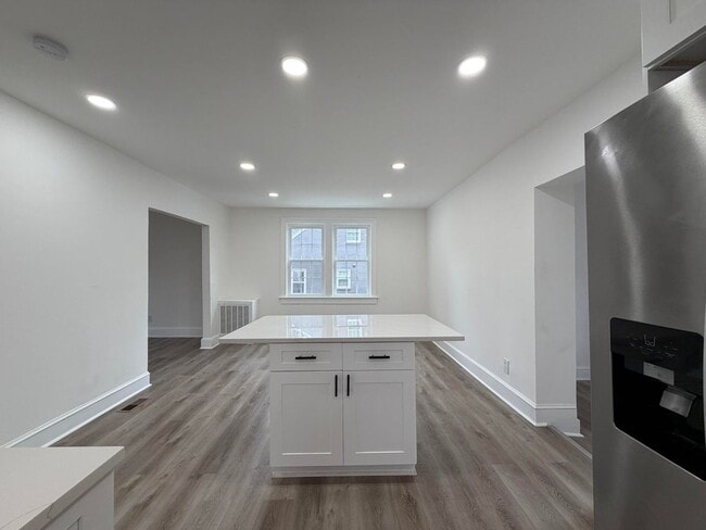 Building Photo - Spacious NE Roanoke City Home!