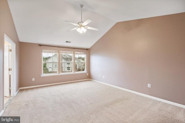 Building Photo - 641 Springhouse Square SE
