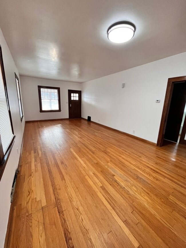 Building Photo - Wonderful 2 bedroom single family house!