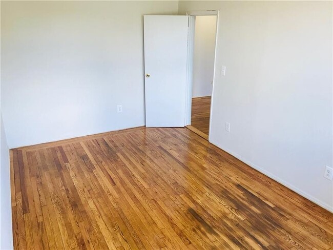 Building Photo - 225 W 233rd St