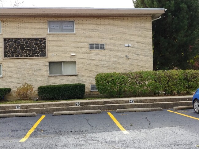 Building Photo - 19 E Palatine Rd