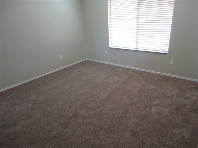 Building Photo - 1521 S 122nd Ave