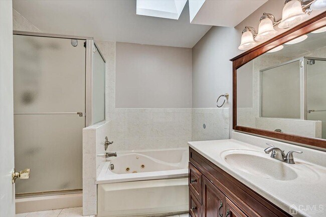 Building Photo - 3902 Springbrook Dr
