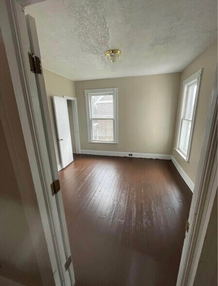 Building Photo - 437 Maple Ave