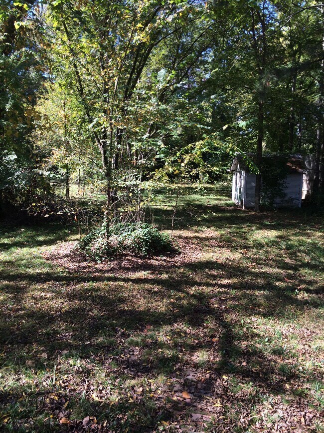 Building Photo - 831 Watkins St