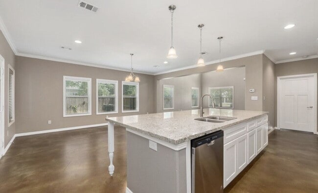 Building Photo - 3209 Link St