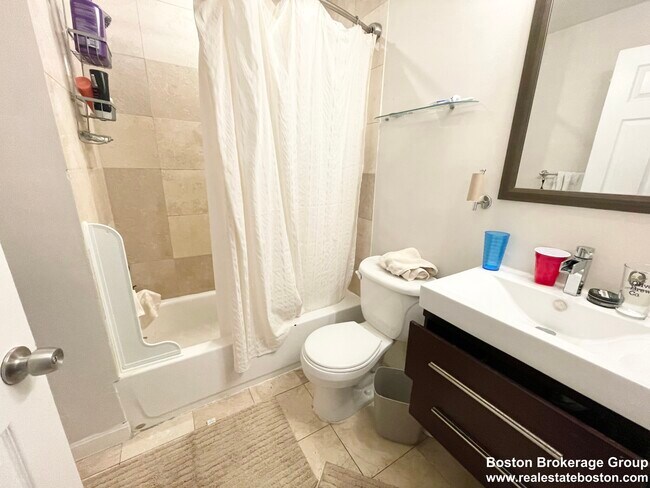 Building Photo - 7 Iroquois St