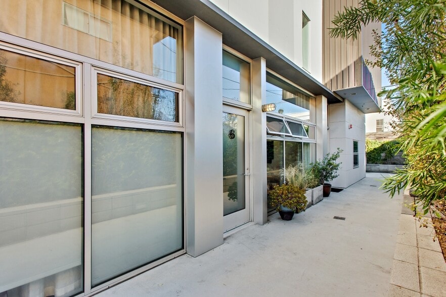 Front Door - 140 S Gramercy Pl