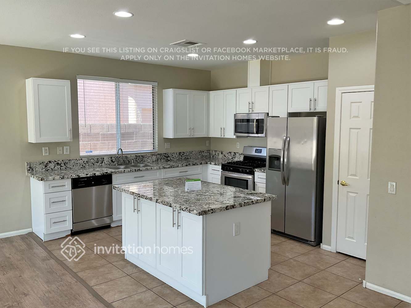 Building Photo - 985 Trinity Pond Cir
