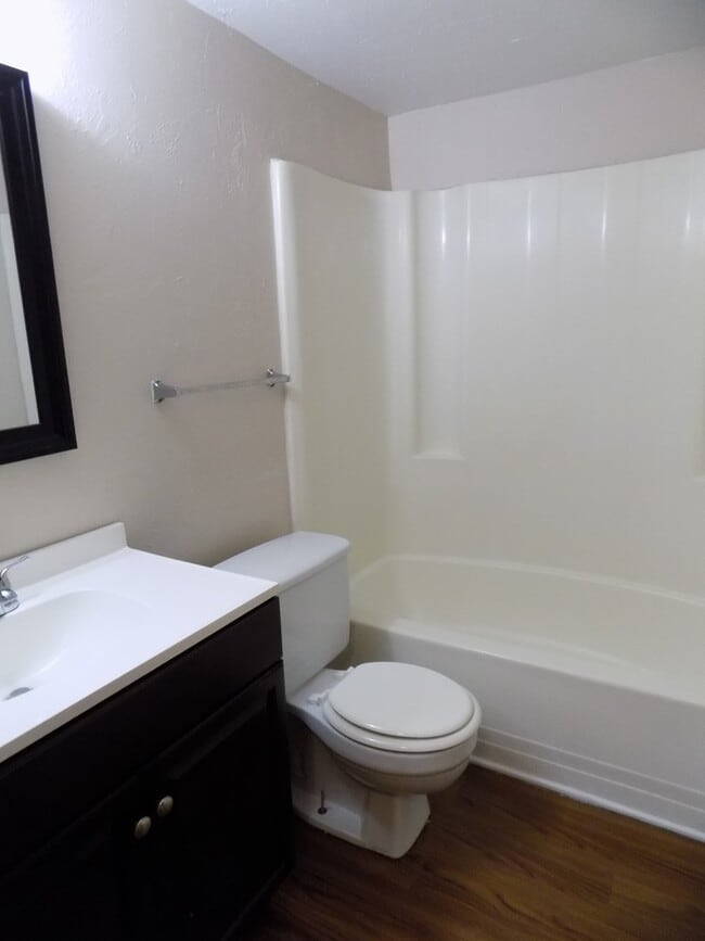 Building Photo - **Available in February* 2bd/2ba Condo close to Truman & Coffee Buff with community Pool.