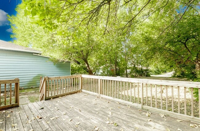 Building Photo - 917 Watt St