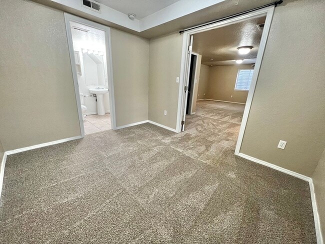 Building Photo - Spacious 4 Bed, 3.5 Bath Home with Finished Basement in South Fort Collins!