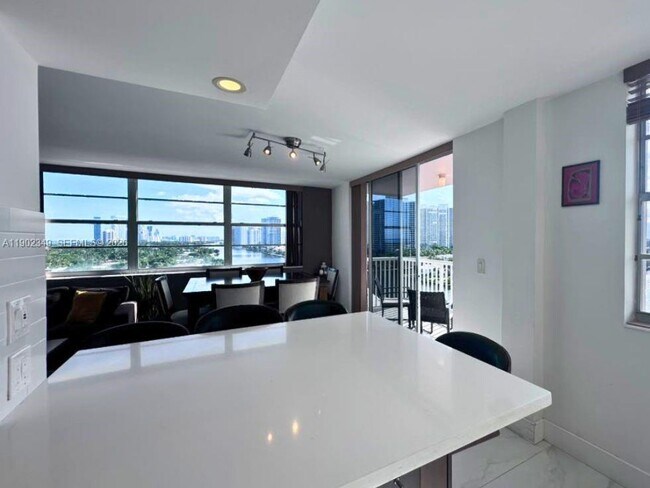 Building Photo - 3161 S Ocean Dr