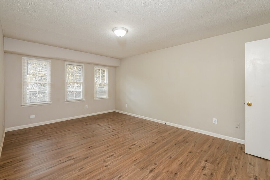 Building Photo - 411 Cindy Dr SE