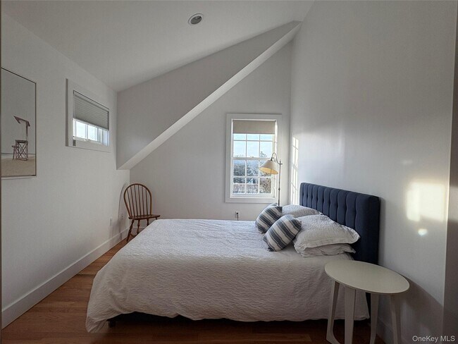 Building Photo - 21 Bayside Ave