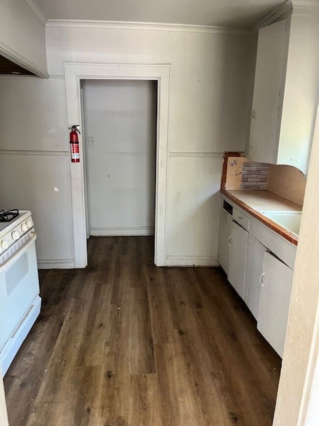 Building Photo - Classic 2 Bedroom Home - Central HVAC!