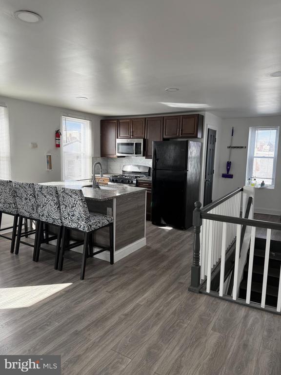 Building Photo - 6135 Vine St