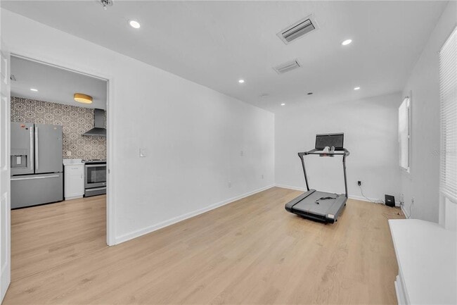 Building Photo - 314 W Frances Ave