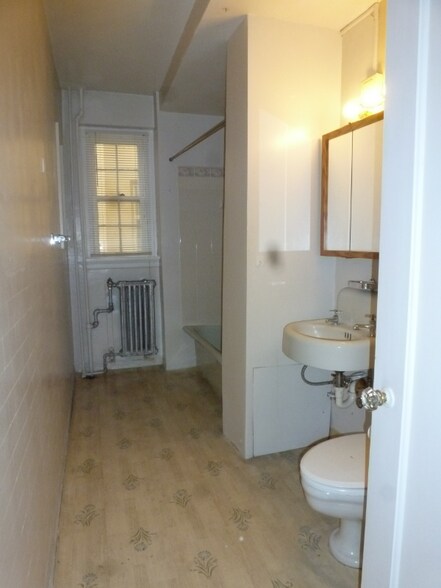 Building Photo - 440 N Park Ave