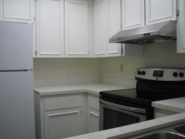 Building Photo - 617 Millich Dr