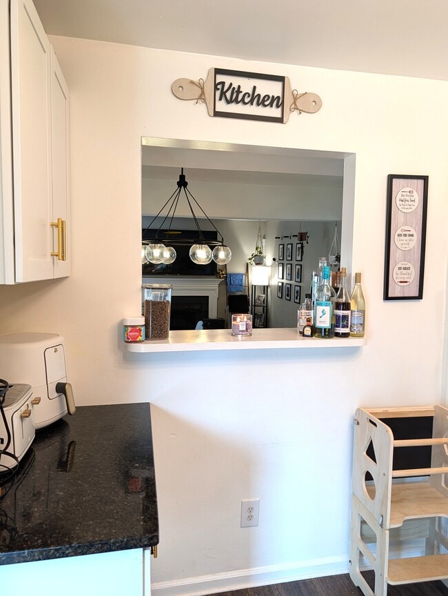 Building Photo - 52 Buxton Ave