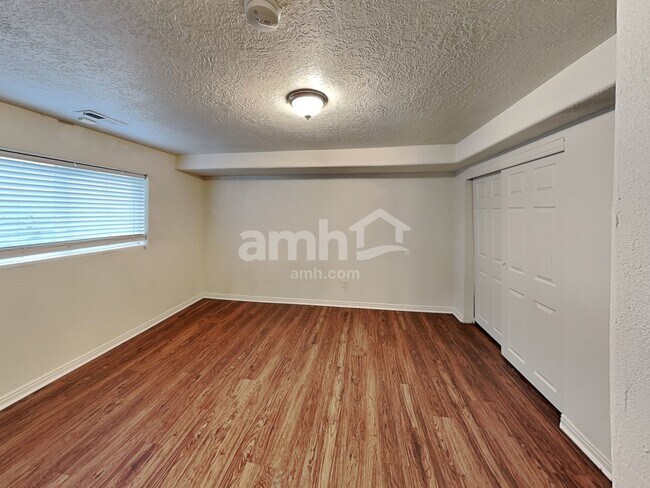 Building Photo - 6093 W Graceland Way