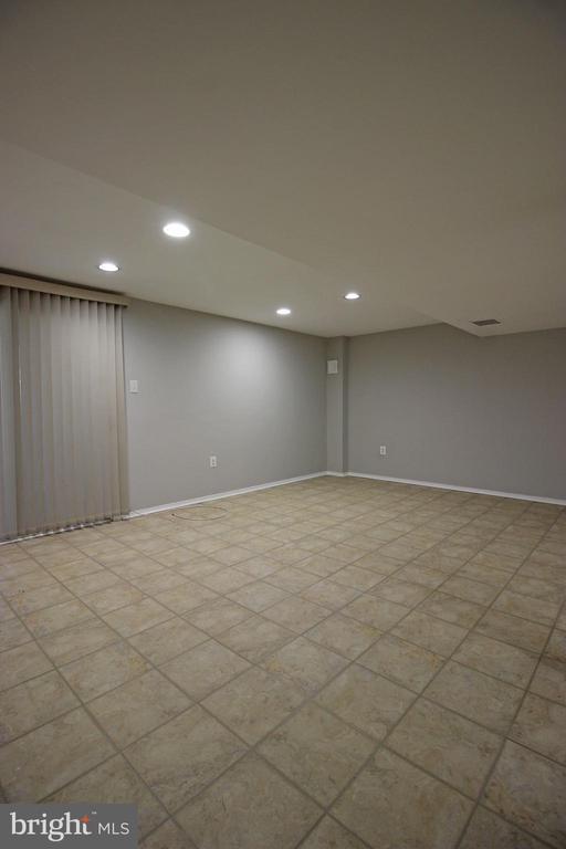 Building Photo - 102 Yeonas Dr SE